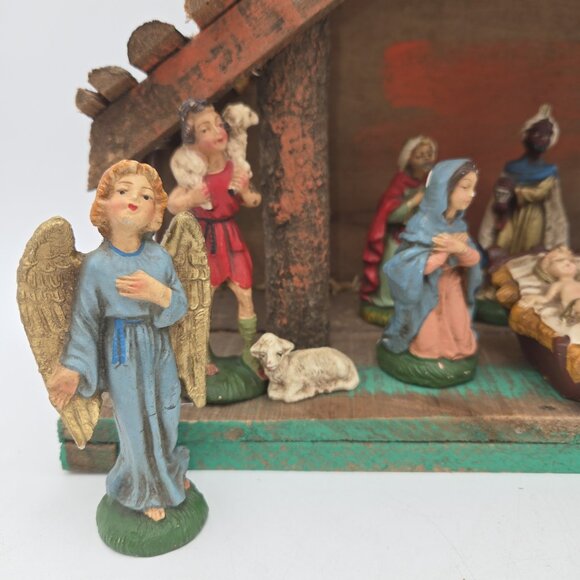 Italian-Made Vintage Nativity 12 Hand Painted Figurines and Manger Christmas Set - Picture 3 of 16